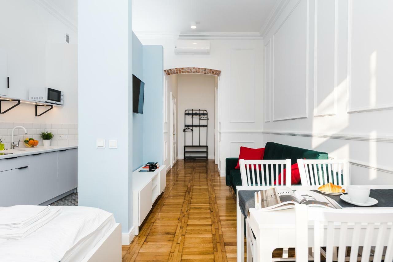 Old Time Apartment *