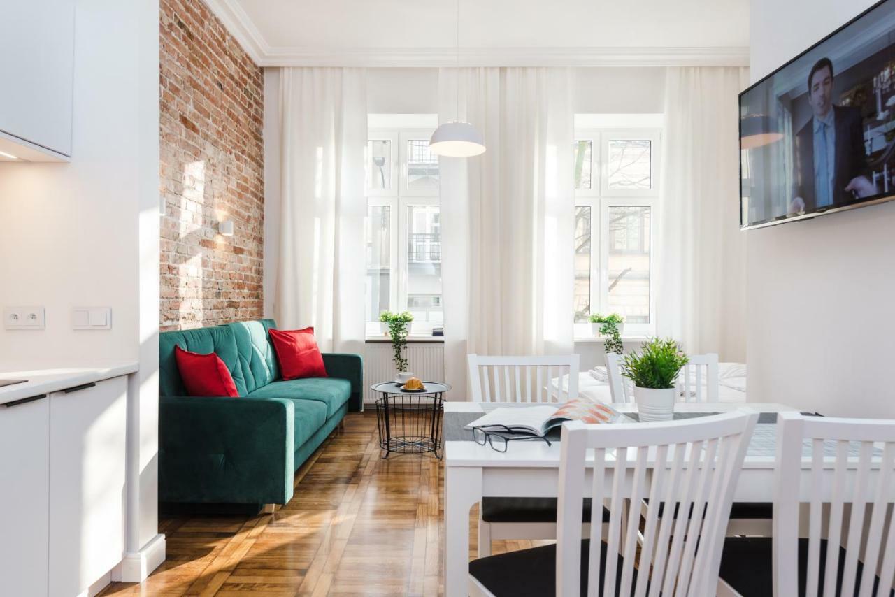 Old Time Apartment *