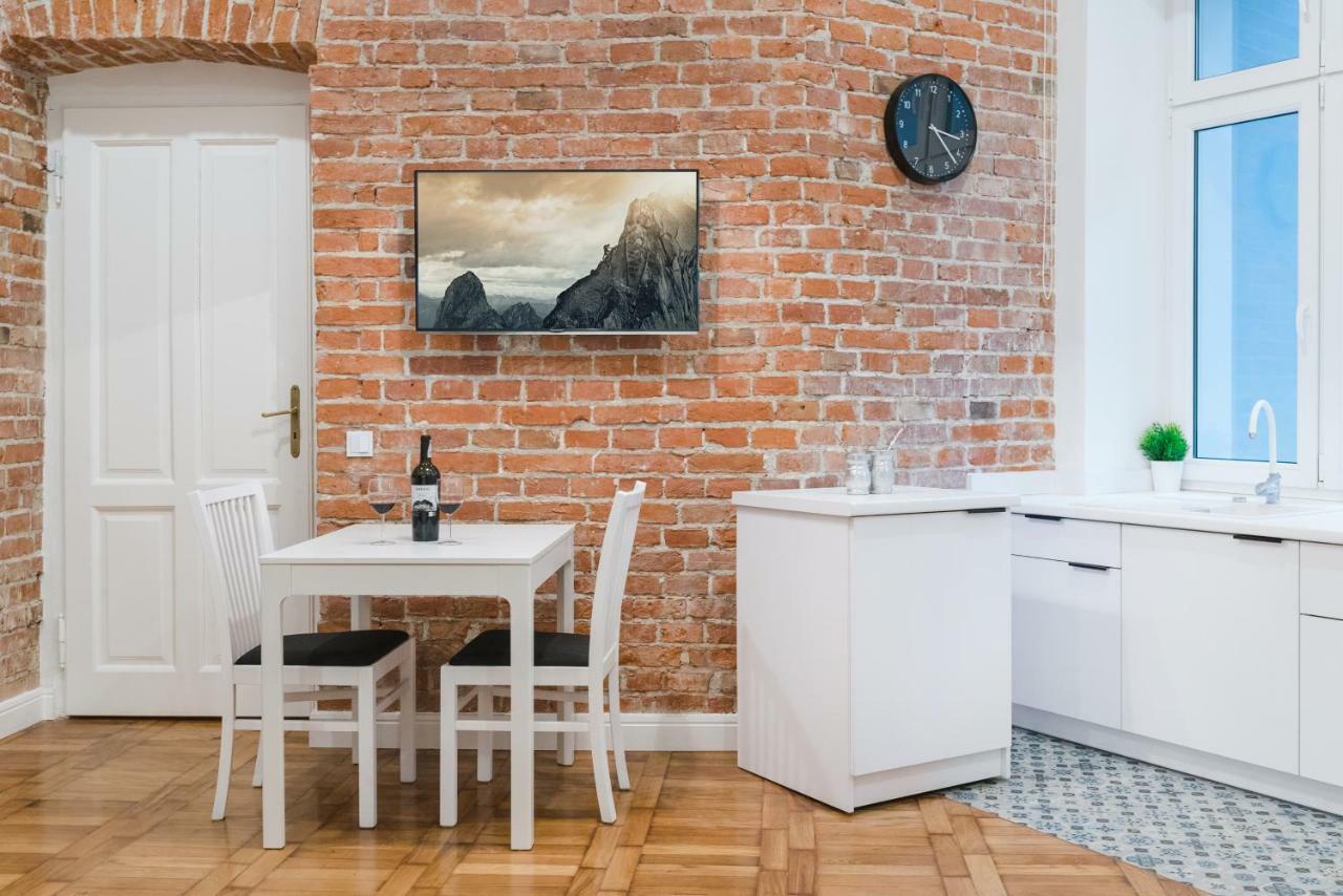 Old Time Apartment *