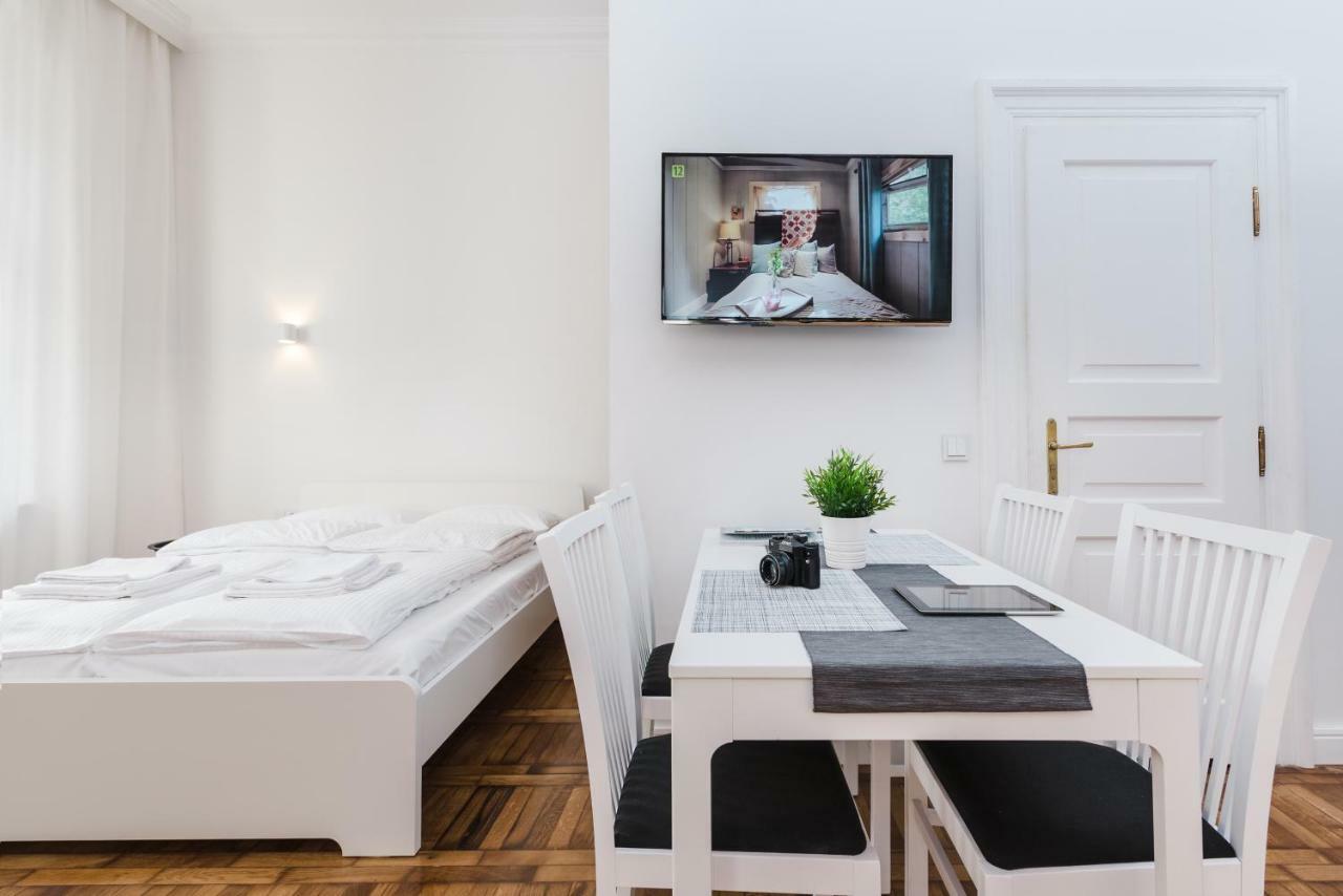 Old Time Apartment *