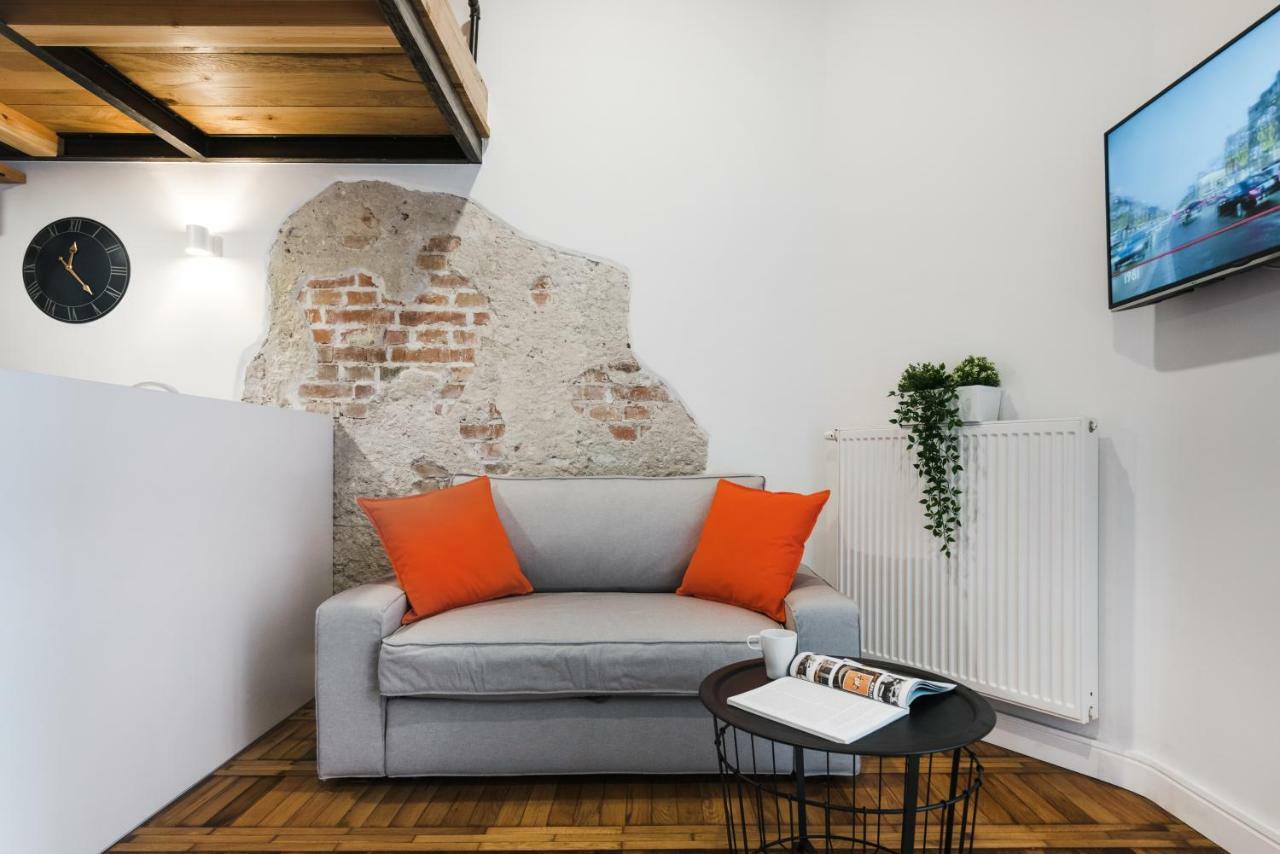 Old Time Apartment *