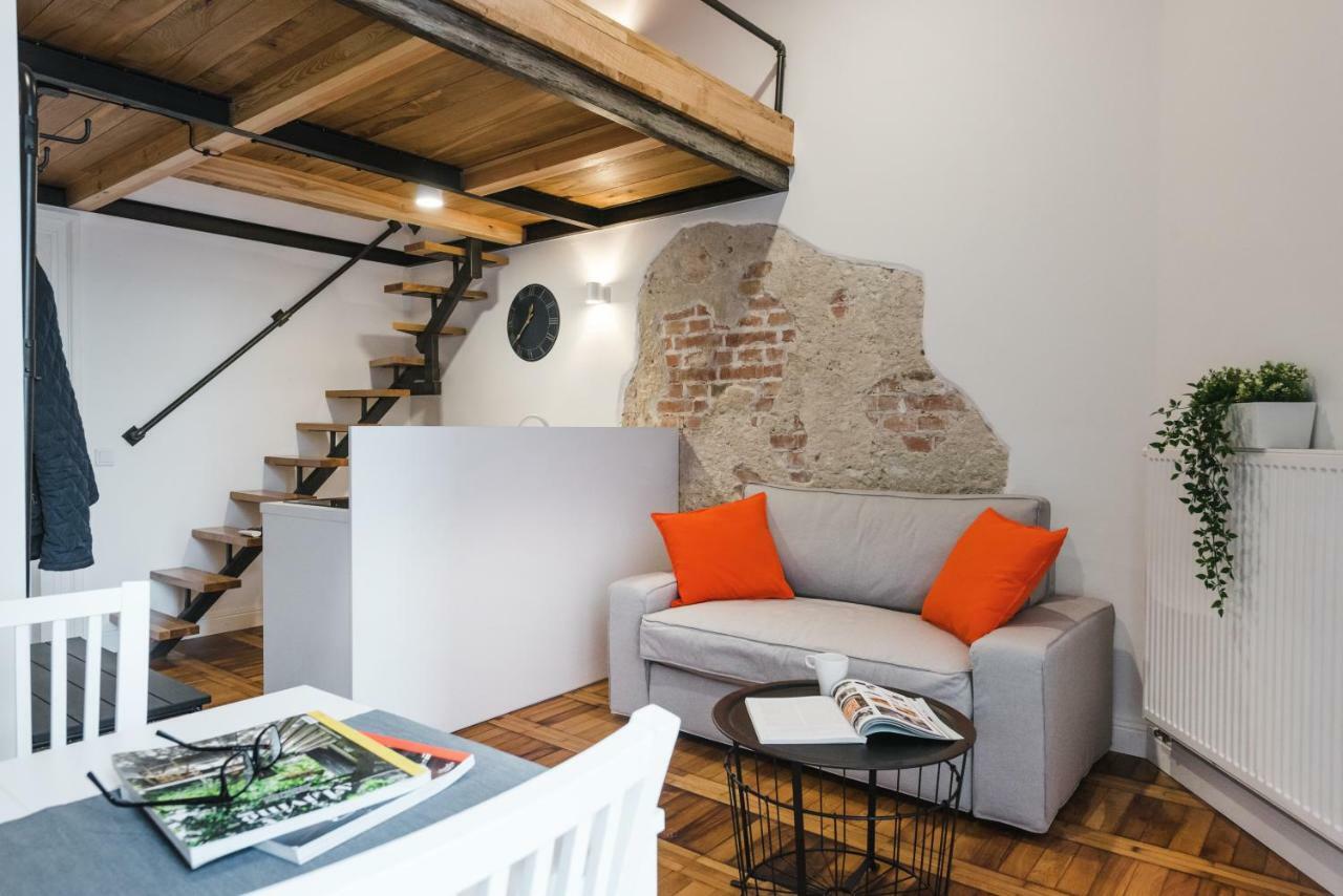 Old Time Apartment *