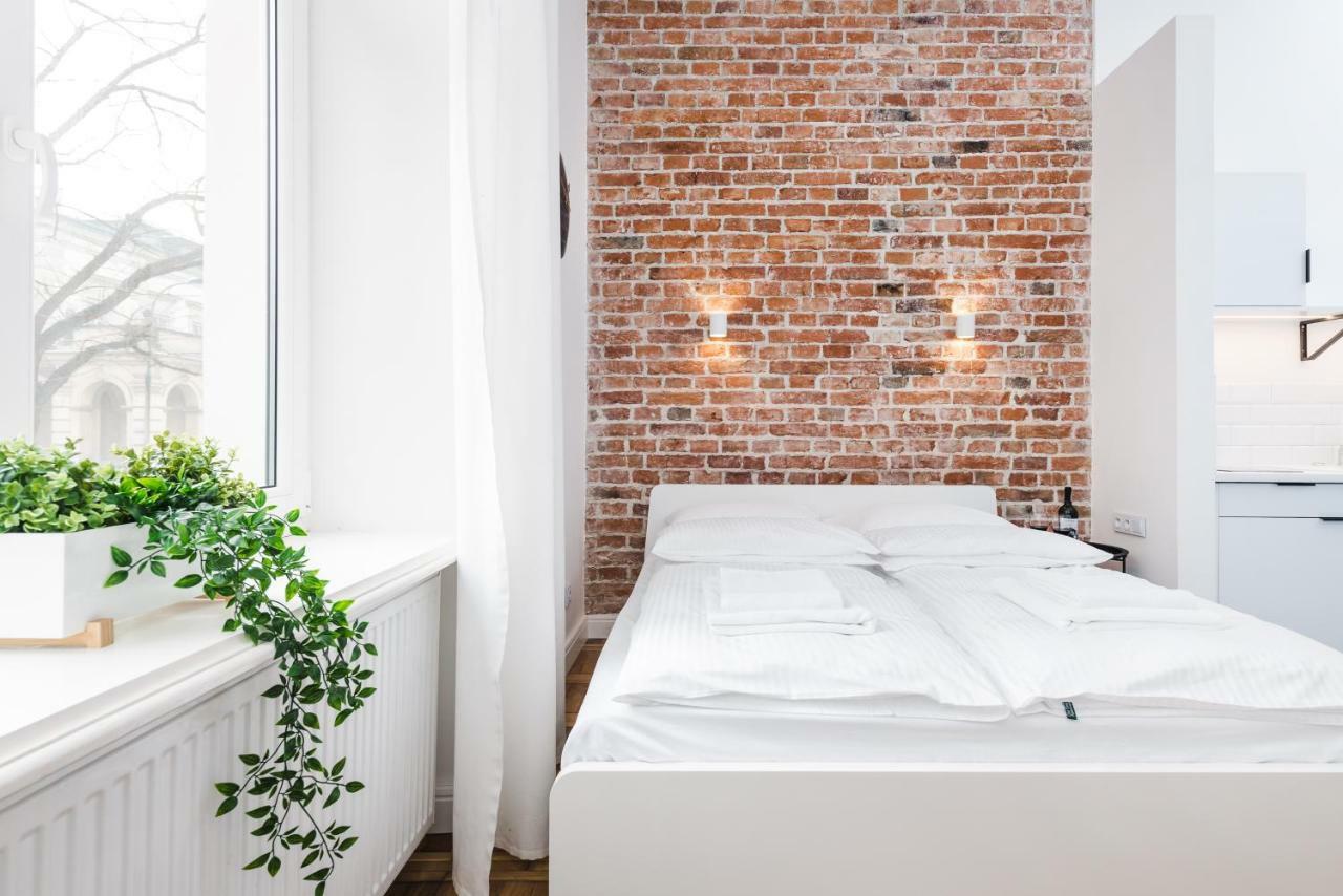 Old Time Apartment *