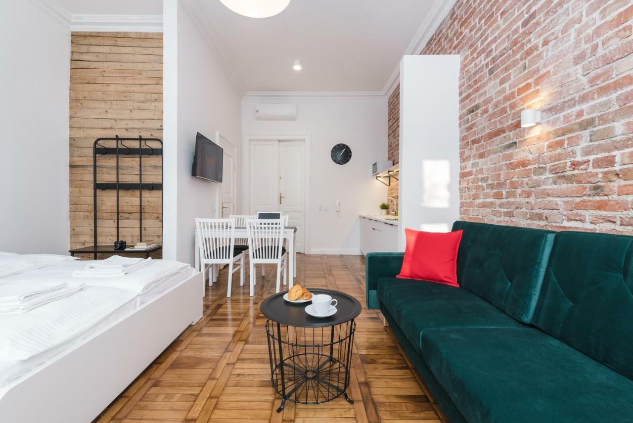 Old Time Apartment *