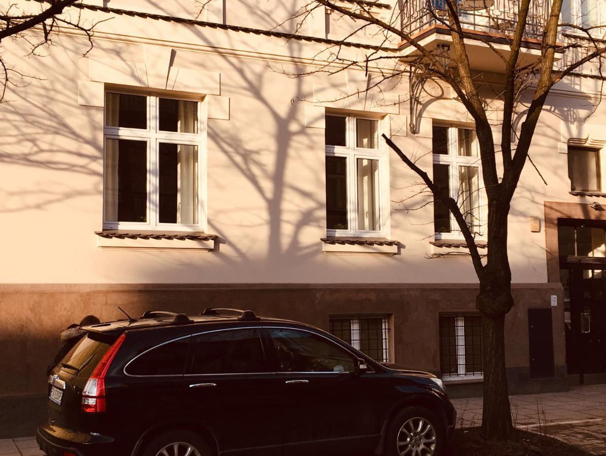 Old Time Apartment *